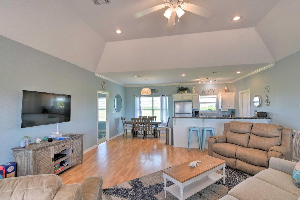Bright Crystal Beach House, Walk To Coast! Villa Bolivar Peninsula Eksteriør billede
