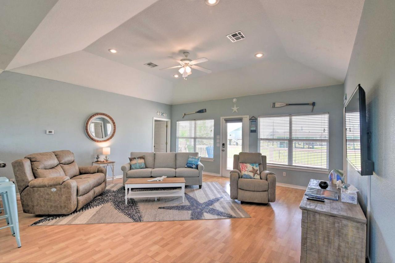 Bright Crystal Beach House, Walk To Coast! Villa Bolivar Peninsula Eksteriør billede